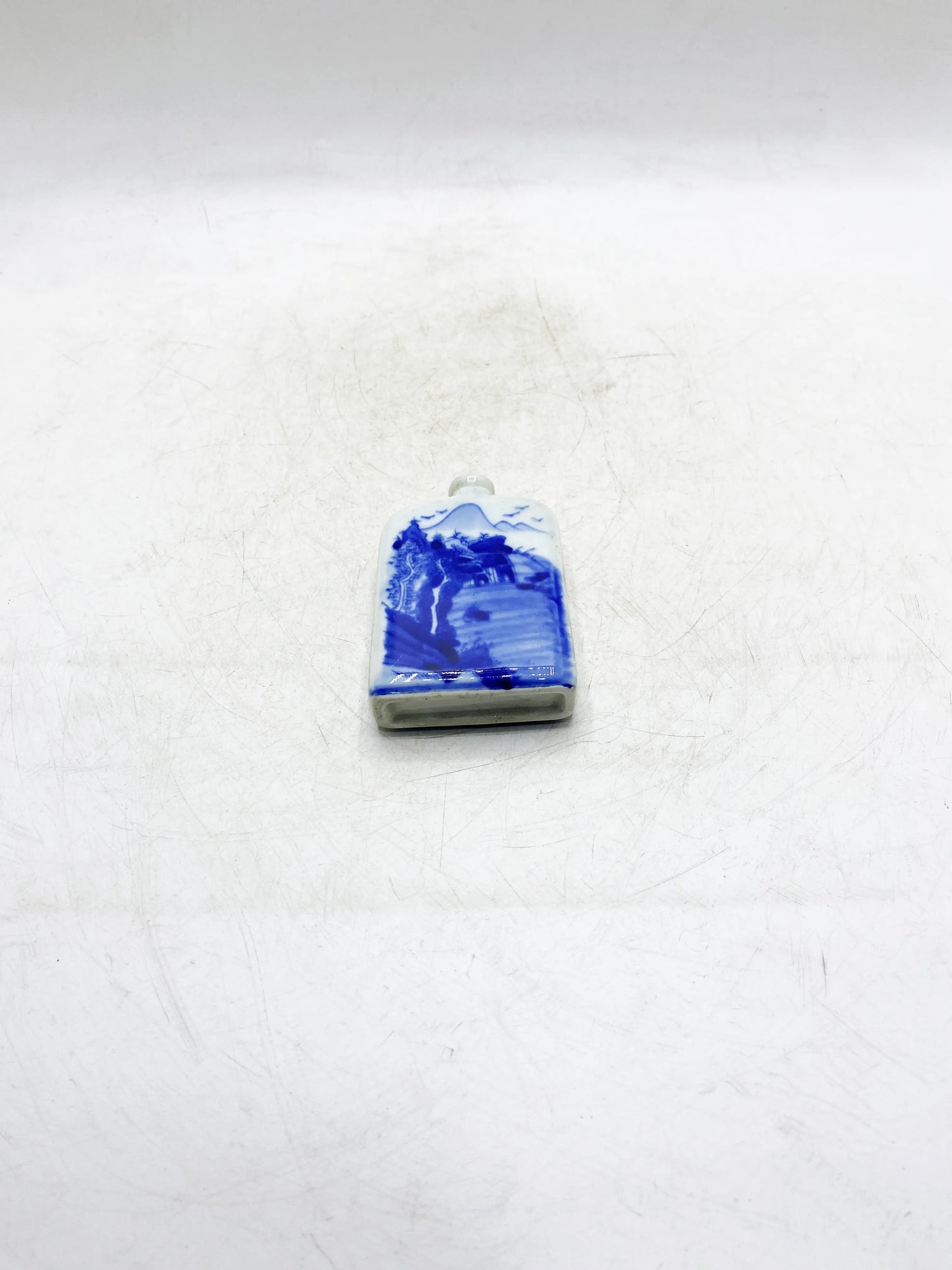 清朝青白山水平花瓶