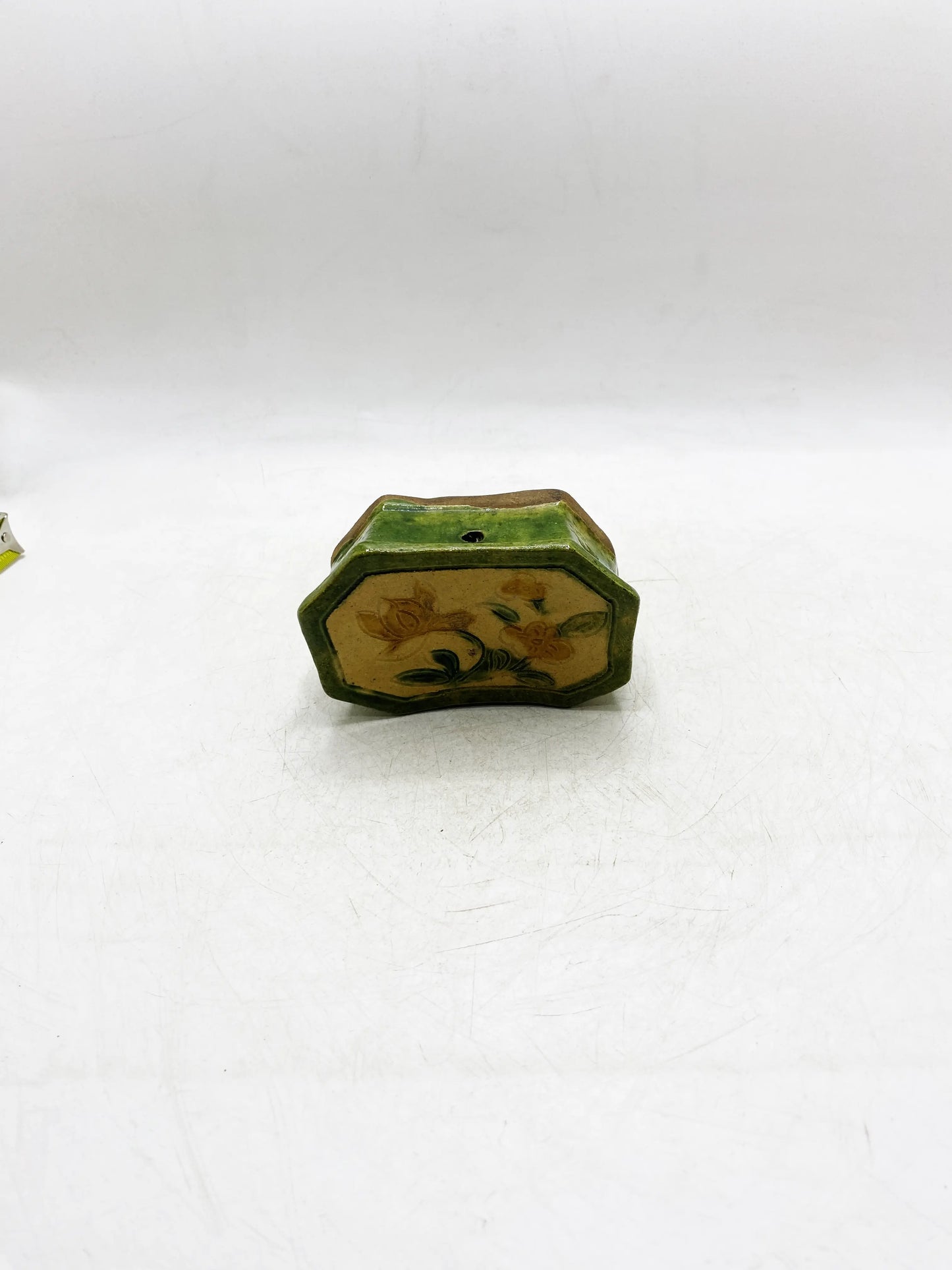 清朝三彩彫刻花文八角箱