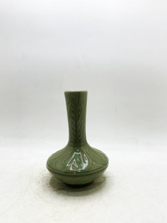 Ming Dynasty Longquan Kiln Celadon Carved Long-necked Vase