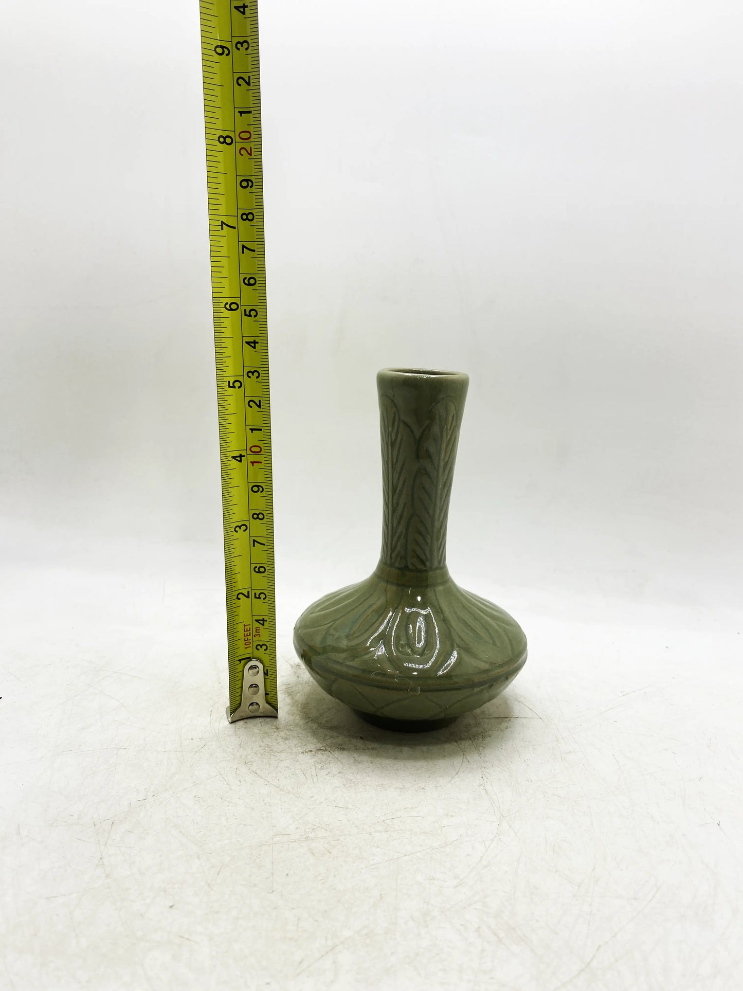 Ming Dynasty Longquan Kiln Celadon Carved Long-necked Vase