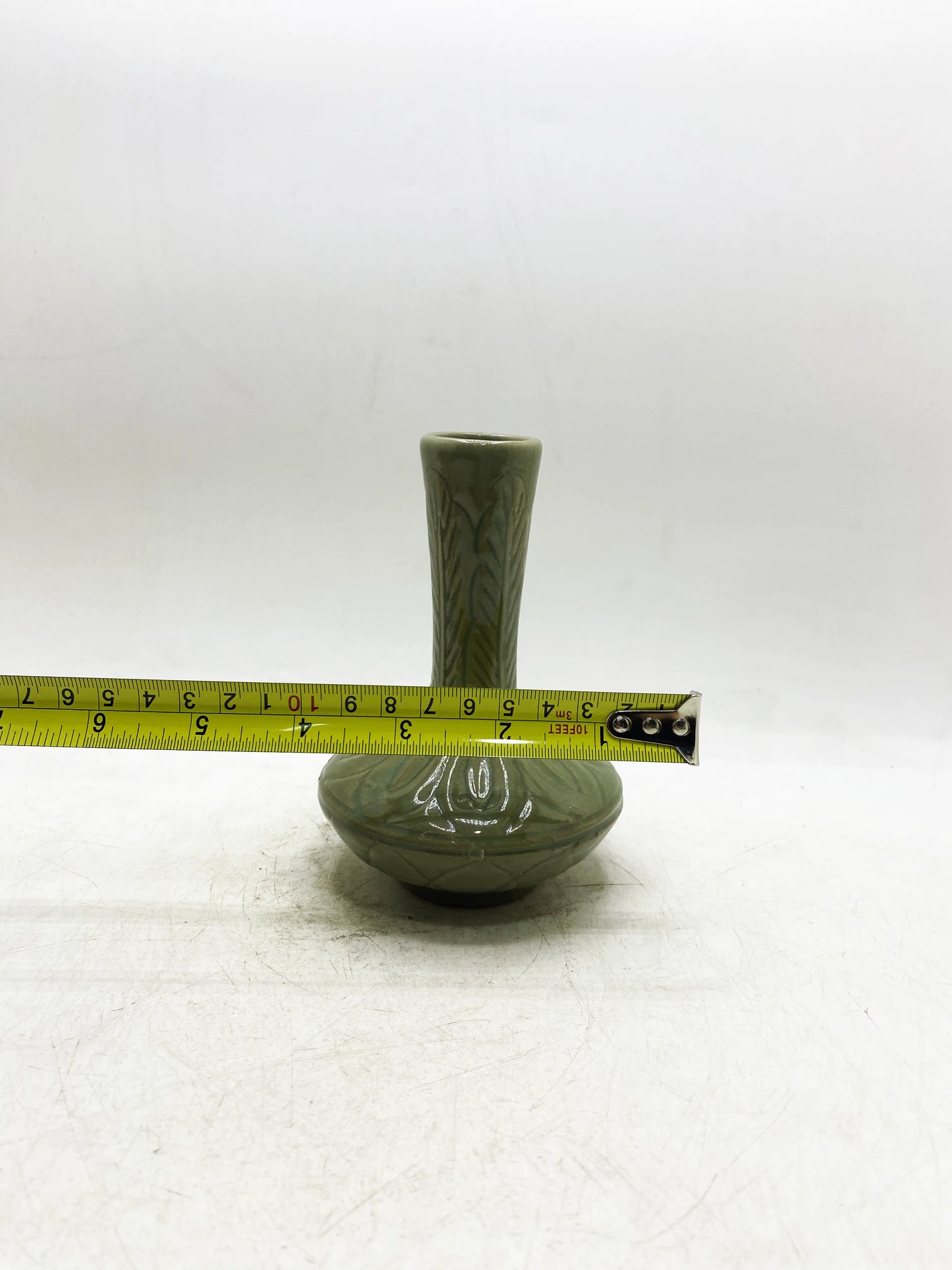 Ming Dynasty Longquan Kiln Celadon Carved Long-necked Vase