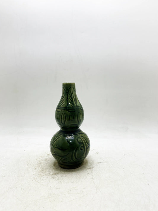 Ming Dynasty Longquan Kiln Celadon Carved Gourd Vase