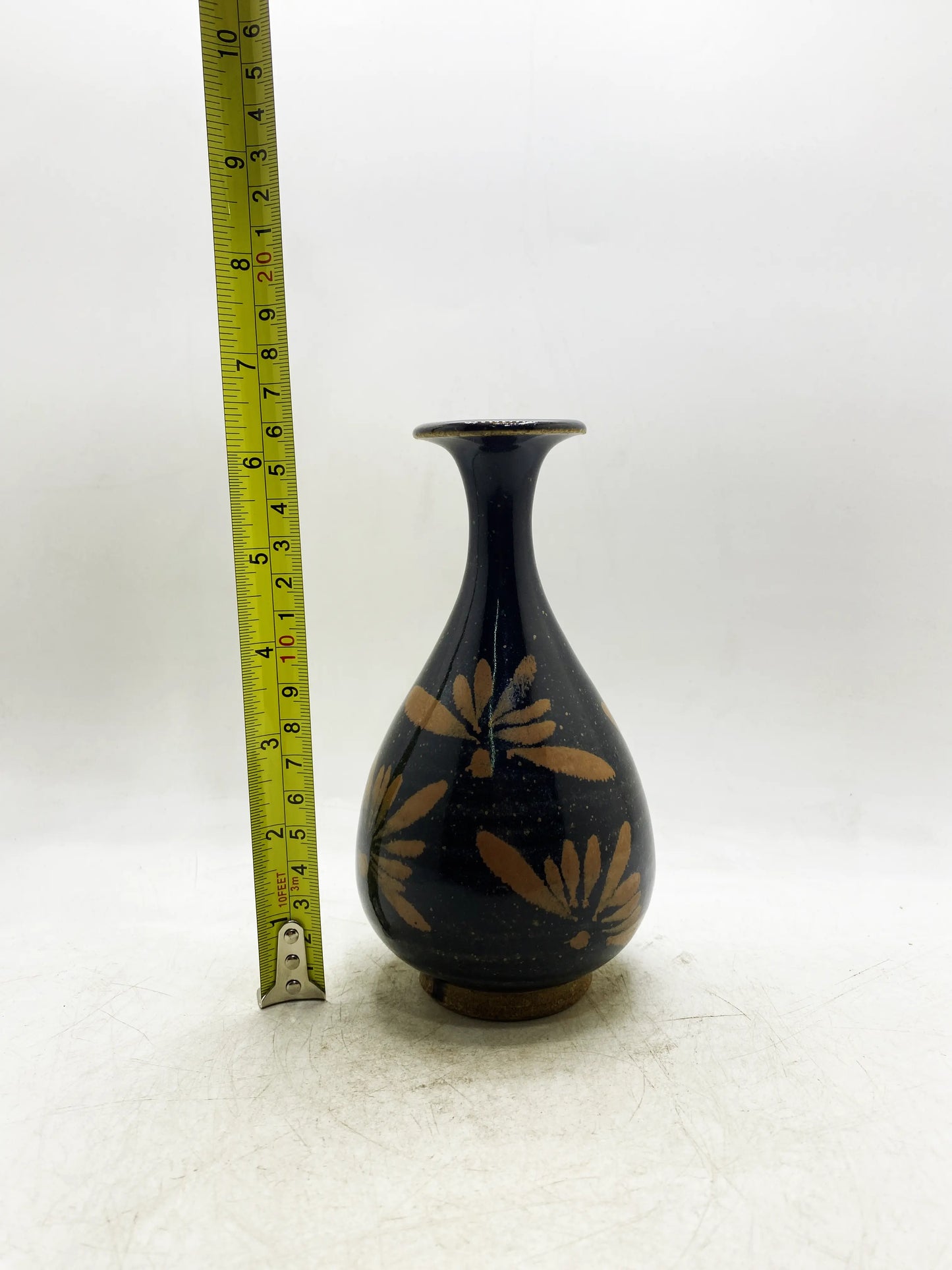 清代吉蘭釉茶彩菊玉虎春花瓶