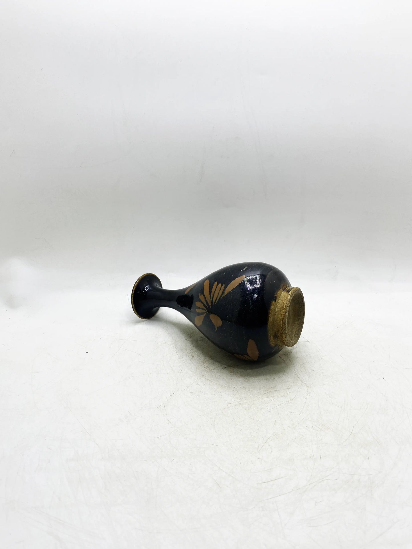 清代吉蘭釉茶彩菊玉虎春花瓶