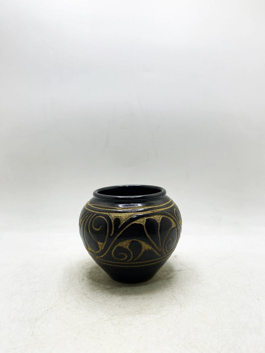 Ming Dynasty Yaozhou Kiln Black Glaze Carved Interlocking Branch Jar