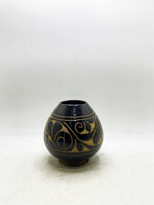 Qing Dynasty Black Glaze Carved Interlocking Branch Water Pot