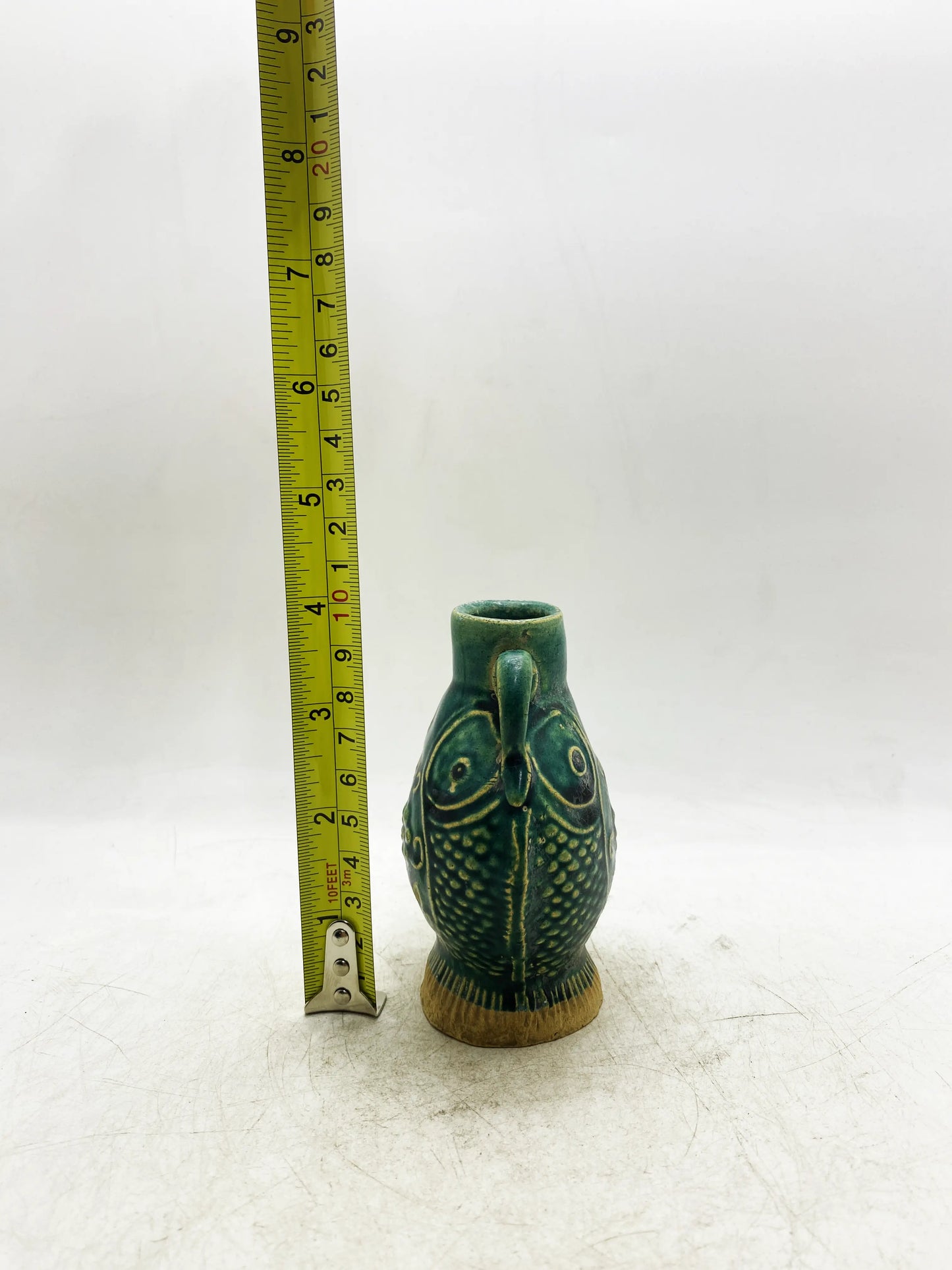 明代孔雀青釉彫双魚双耳花瓶