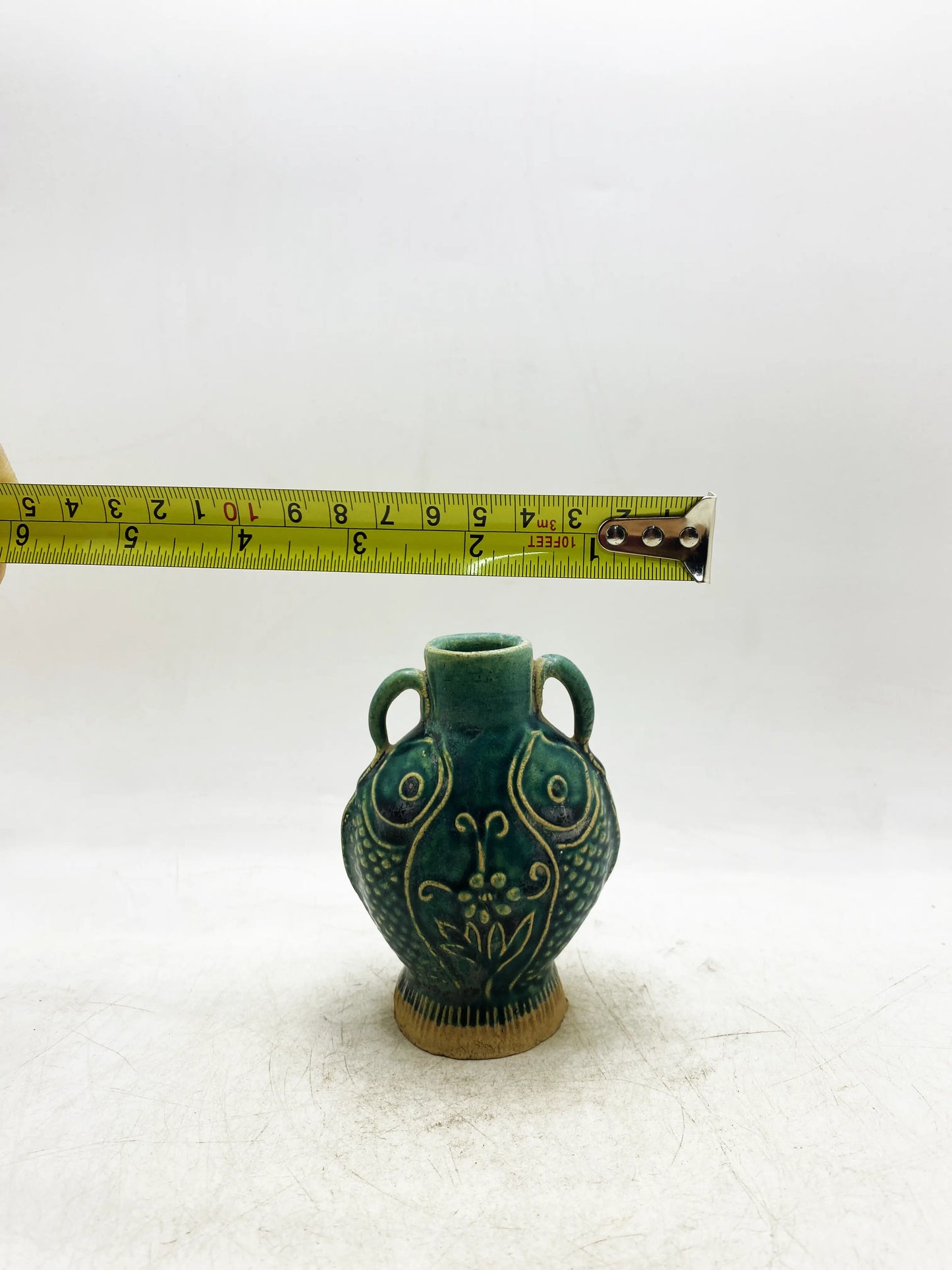 明代孔雀青釉彫双魚双耳花瓶