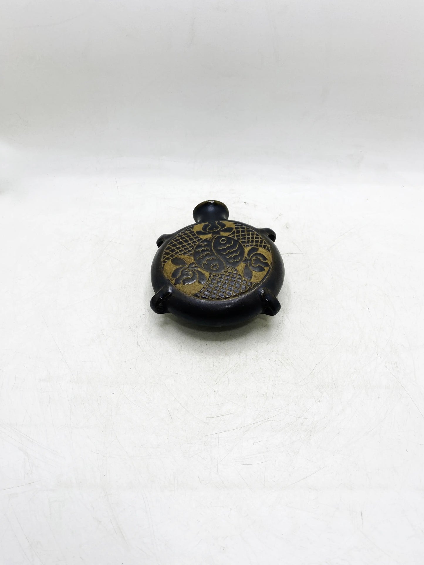 Flache Doppelfischflasche aus der Qing-Dynastie mit schwarzer Glasur und brauner Bemalung