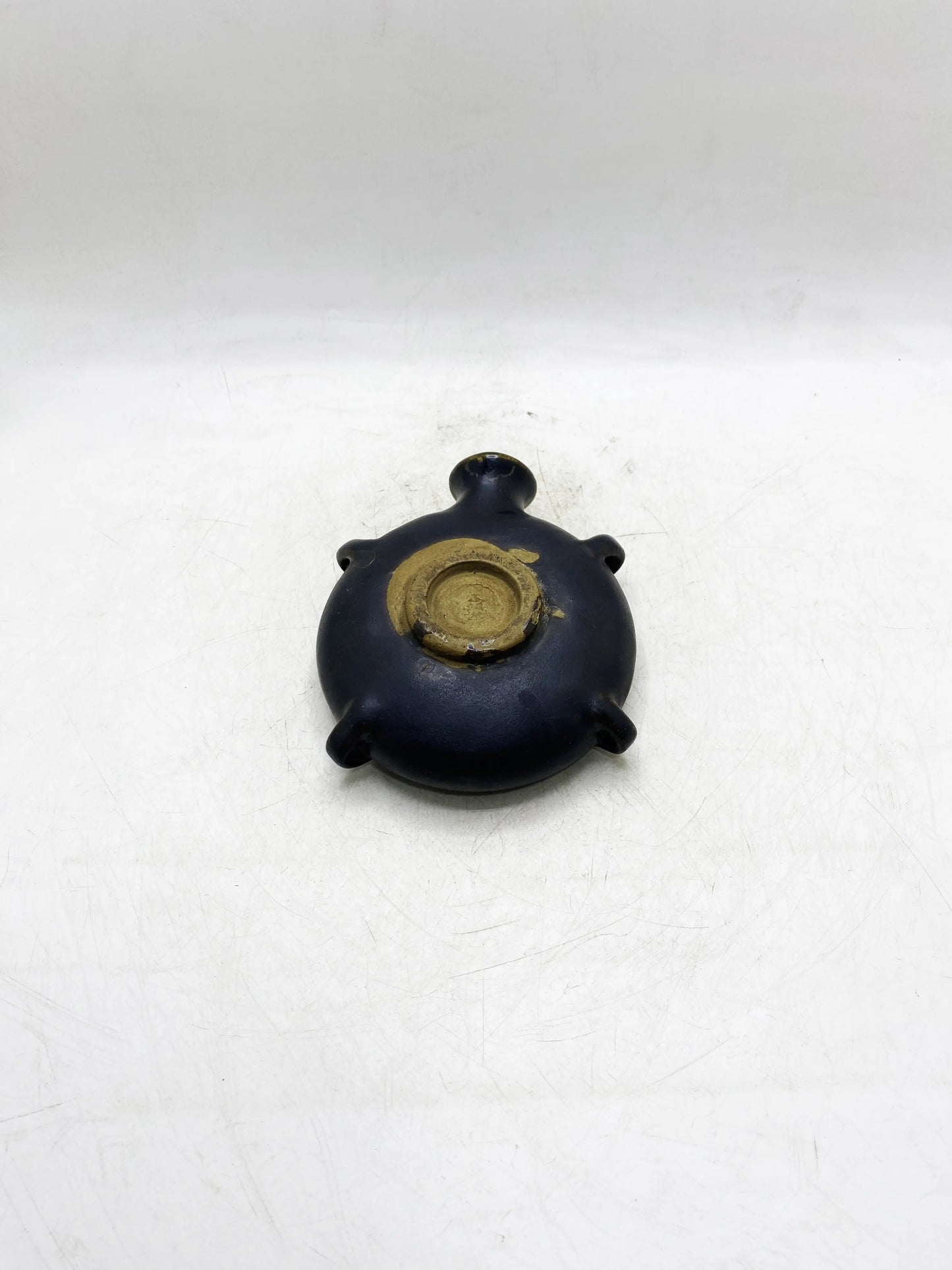 Flache Doppelfischflasche aus der Qing-Dynastie mit schwarzer Glasur und brauner Bemalung