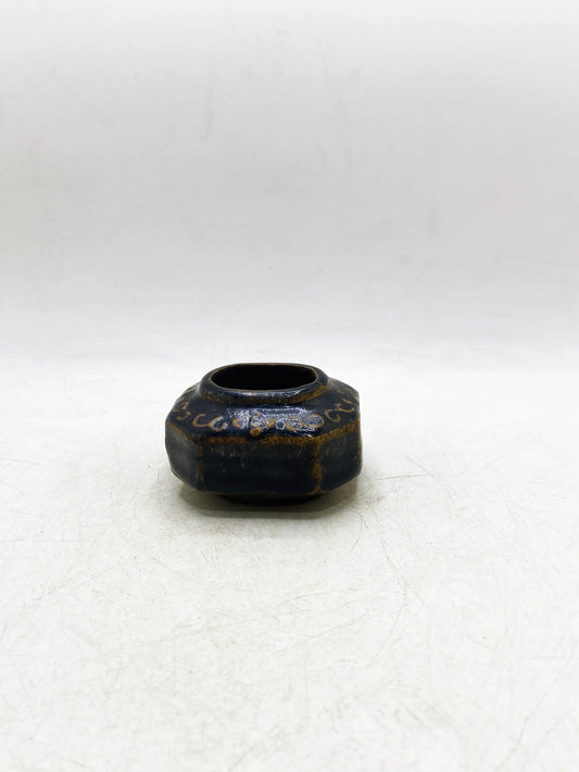 Qing Dynasty Black Glaze Carved Octagonal Water Pot
