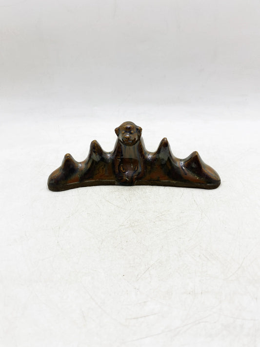 Qing-Dynastie Sauce-Glasur Bionische Bestienform Pinselrest