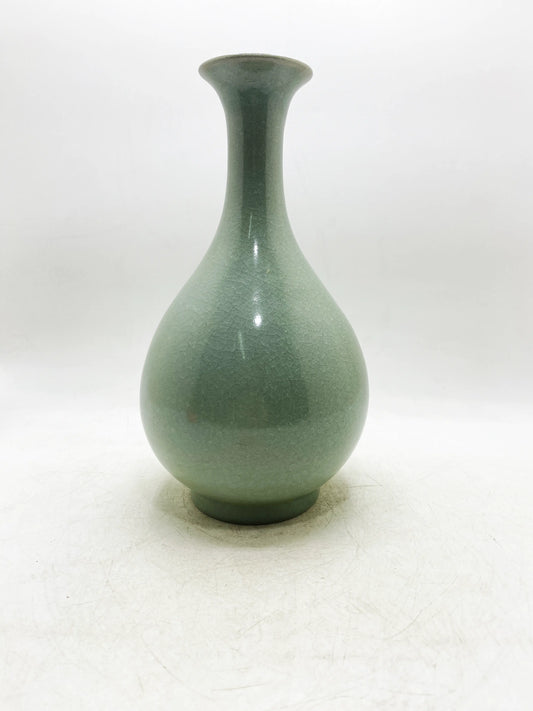 Yuhuchun-Vase aus der Qing-Dynastie mit Celadon-Glasur und Crackle-Effekt