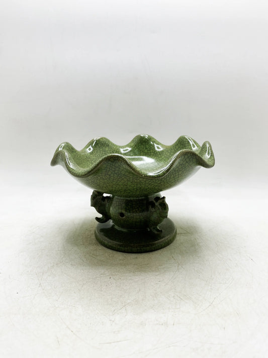 Qing-Dynastie, grün glasierte, krakelierte Blumenstielplatte